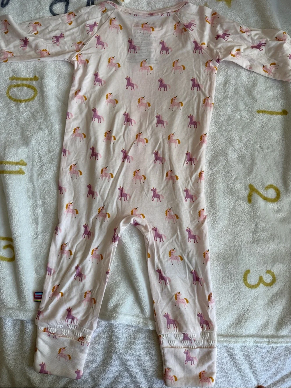 NWOT magnetic me unicorn convertible footies- 6-9M